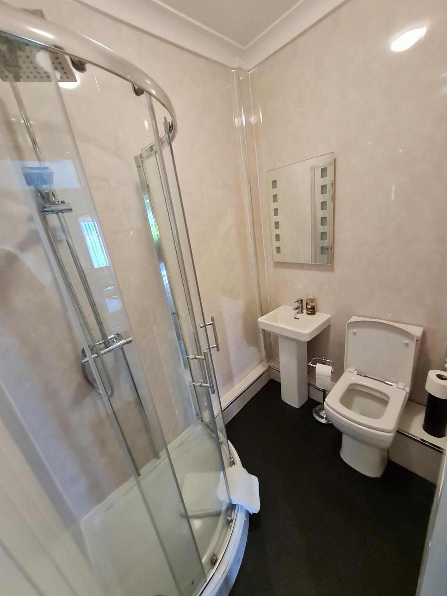 The Mayfair Lodge & Family Suite Hartlepool Room photo